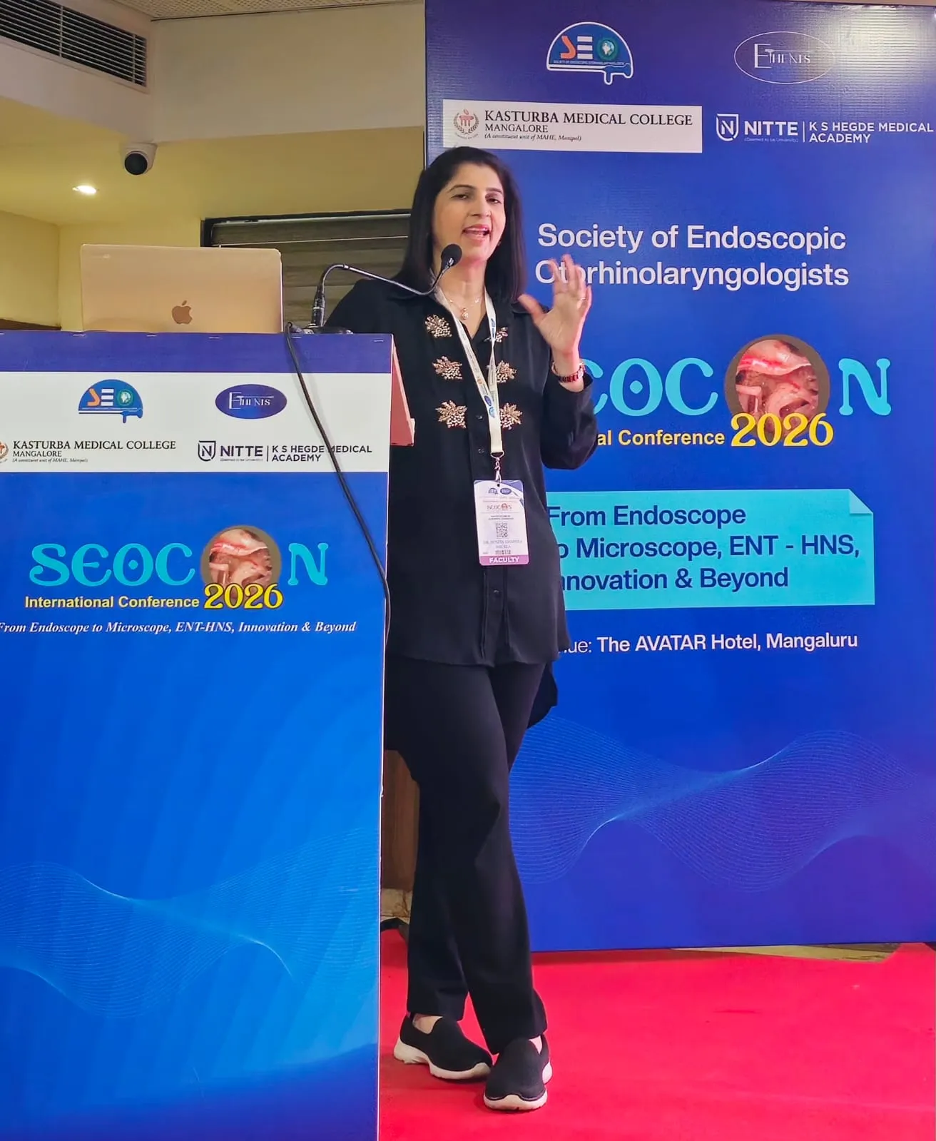Dr. Sunita Chhapola Shukla speaking at SEOCON in Mangalore